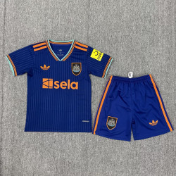 Newcastle Kit Niño Tercera...